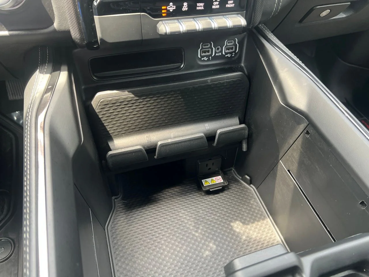 Used 2023 White Ram Limited image 30
