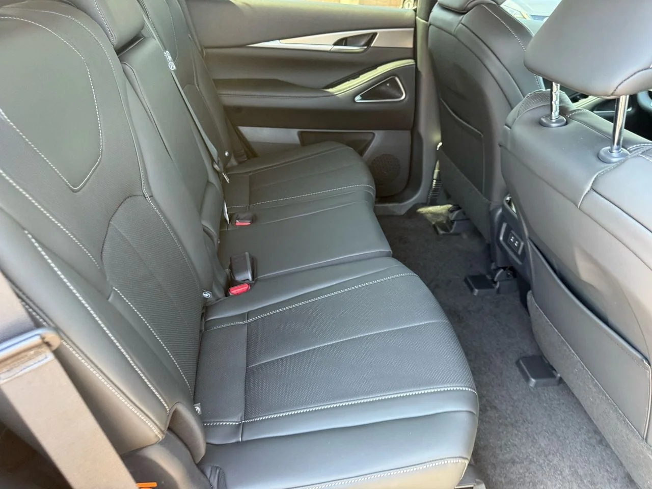 New 2027 MINERAL BLACK INFINITI Luxe FWD image 30