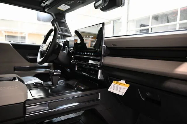 2026 GMC HUMMER EV 2X - Photo 12