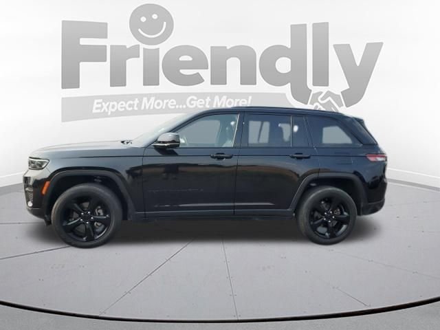 Used 2023 Black Jeep Altitude X image 2