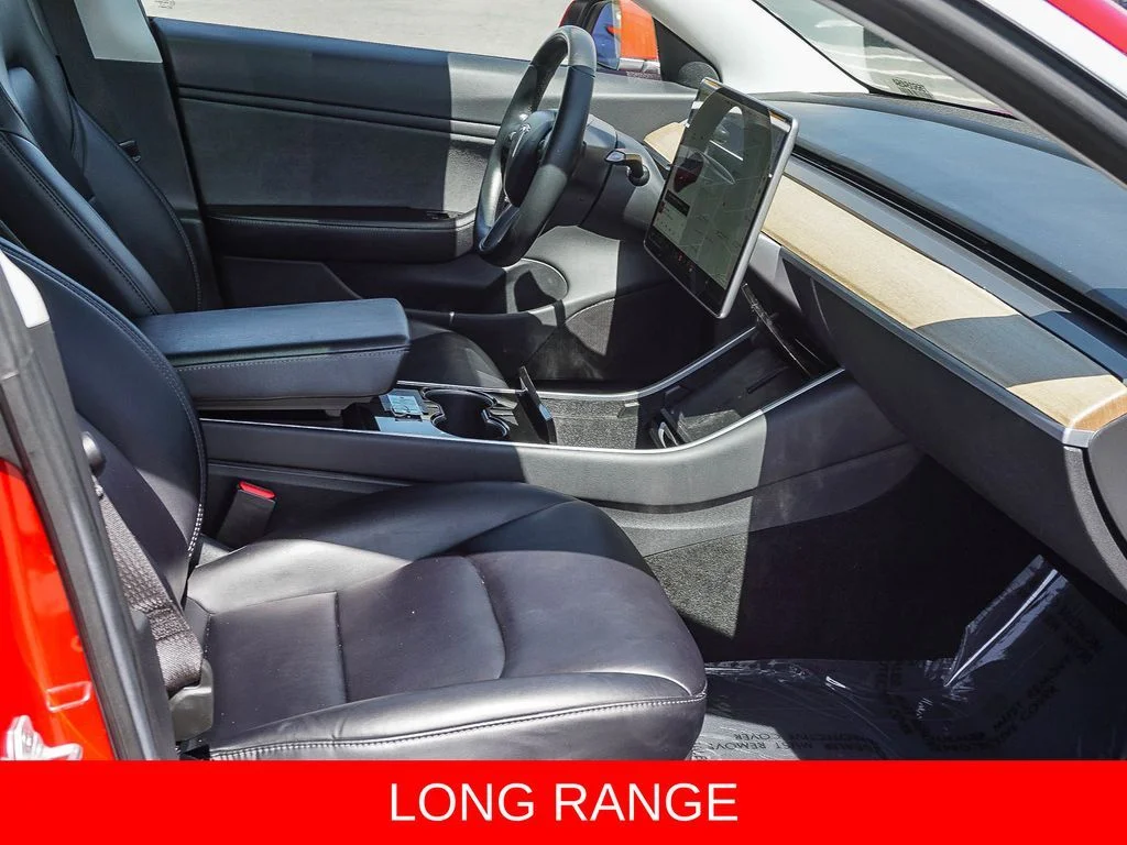 Used 2018  Tesla Long Range image 12