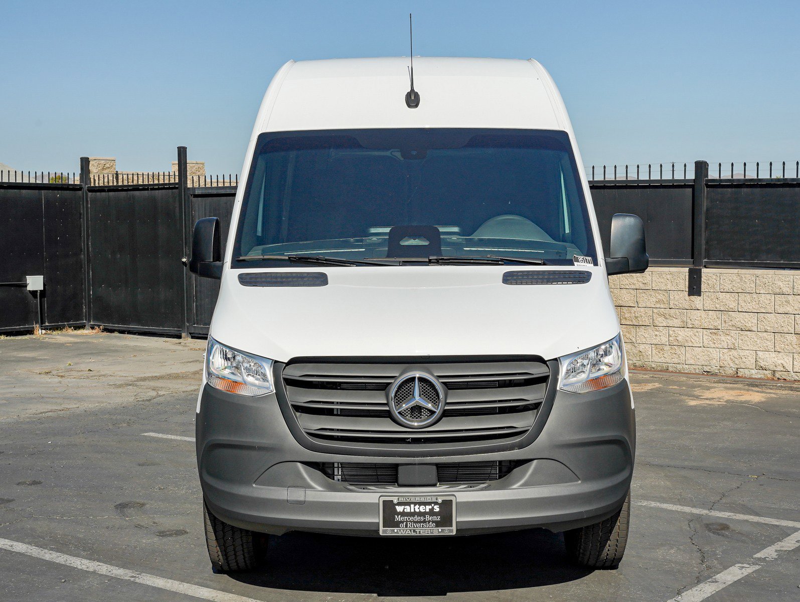 New 2025 Arctic White Mercedes-Benz 2500 High Roof I4 Diesel HO 144 RWD image 2