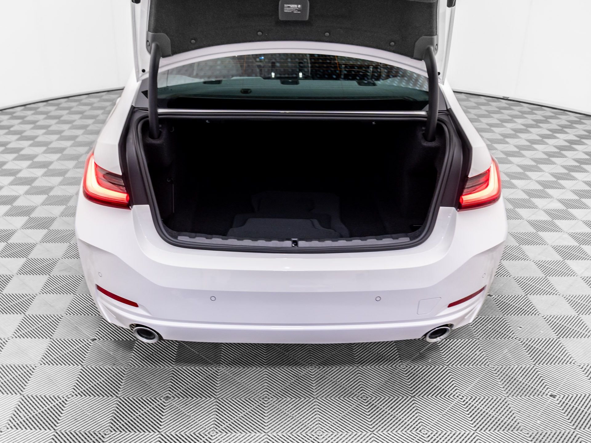 New 2026 Alpine White BMW 330i xDrive image 28