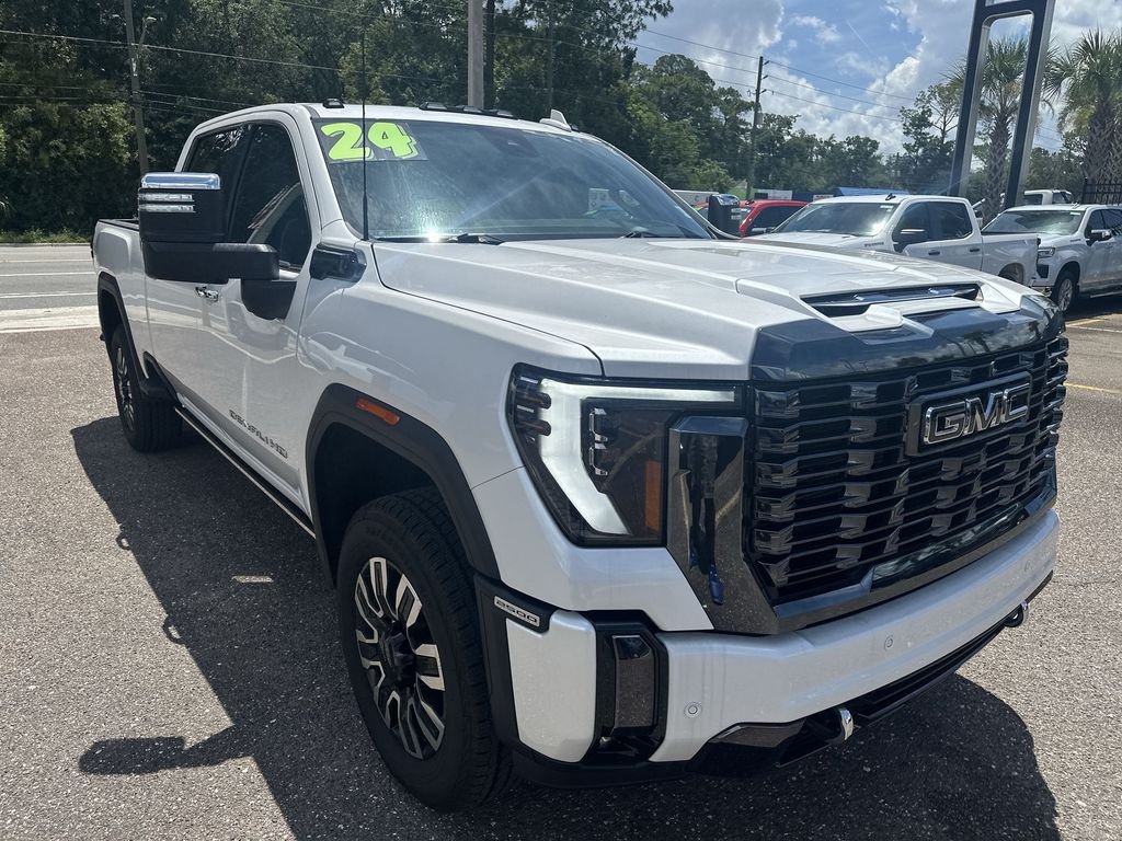 Used 2024 White Frost Tricoat GMC Denali Ultimate image 10