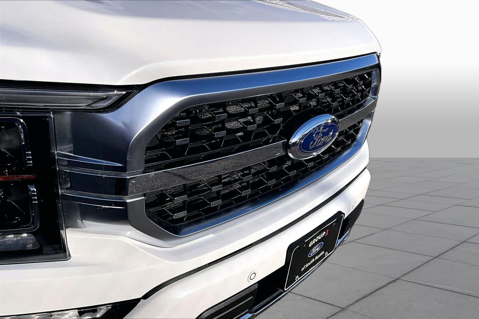 Used 2023 Star White Metallic Tri-Coat Ford Platinum image 31
