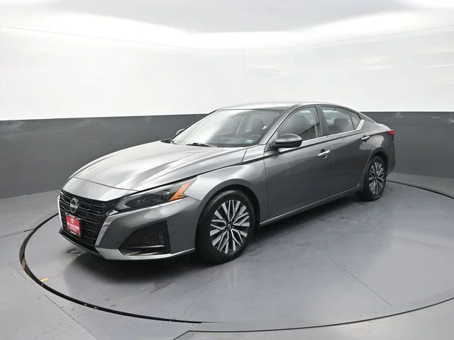Used 2024 Gray Nissan 2.5 SV image 3