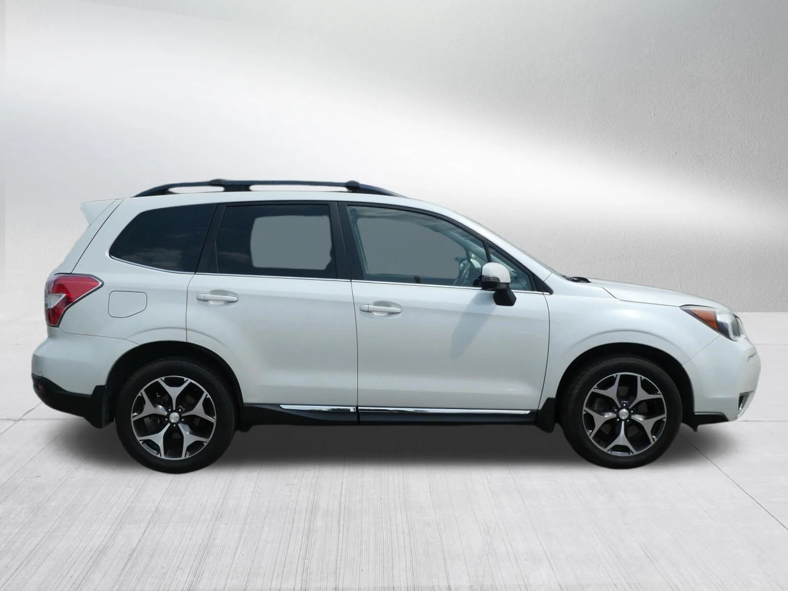 Used 2015 Satin White Pearl Subaru 2.0XT Touring image 8