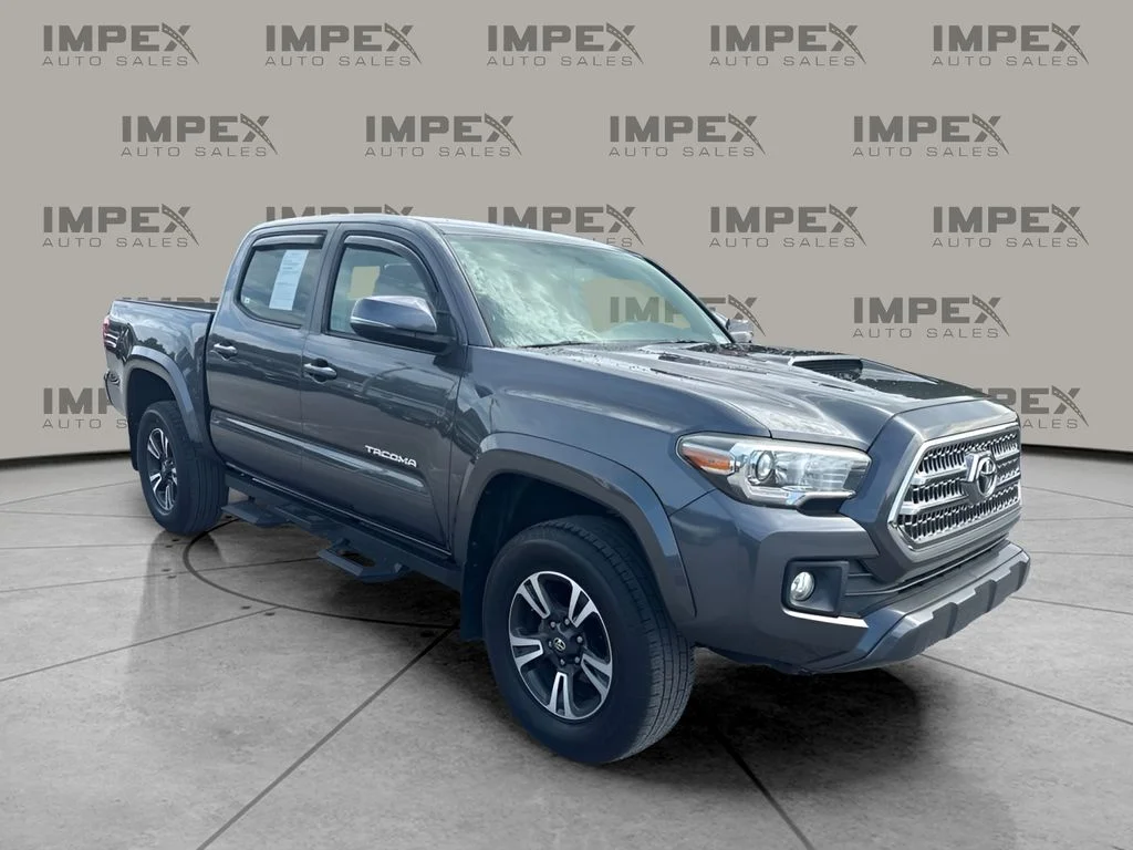 Used 2016  Toyota SR5 image 4