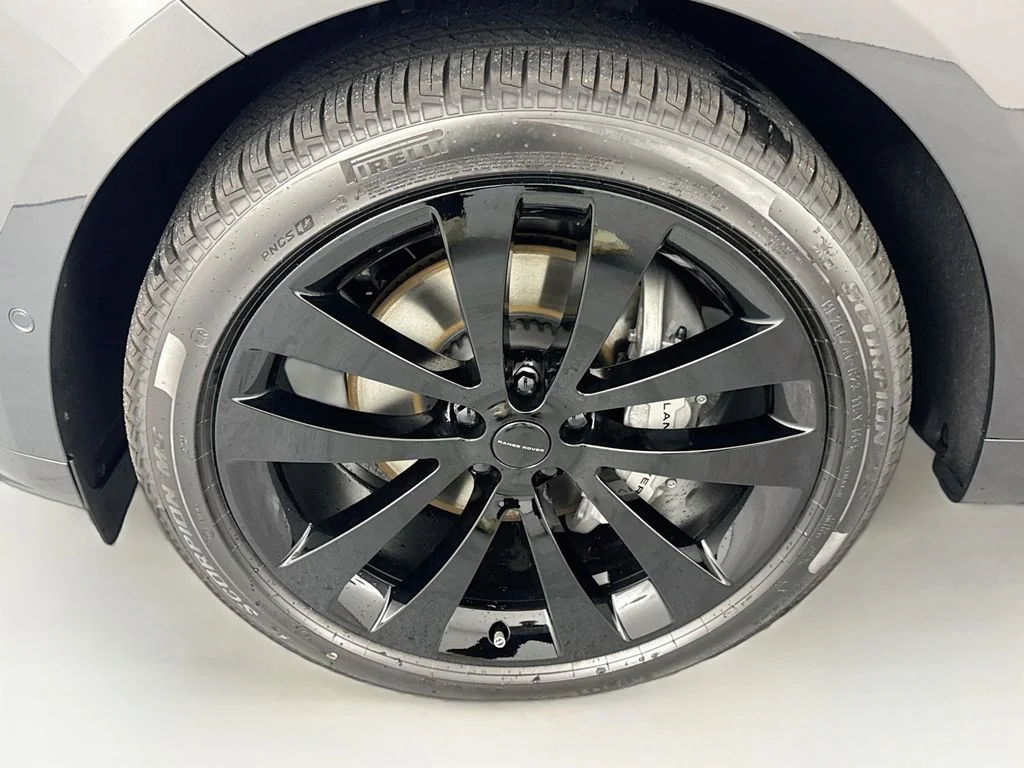 New 2026 Carpathian Grey Land Rover Dynamic SE image 33