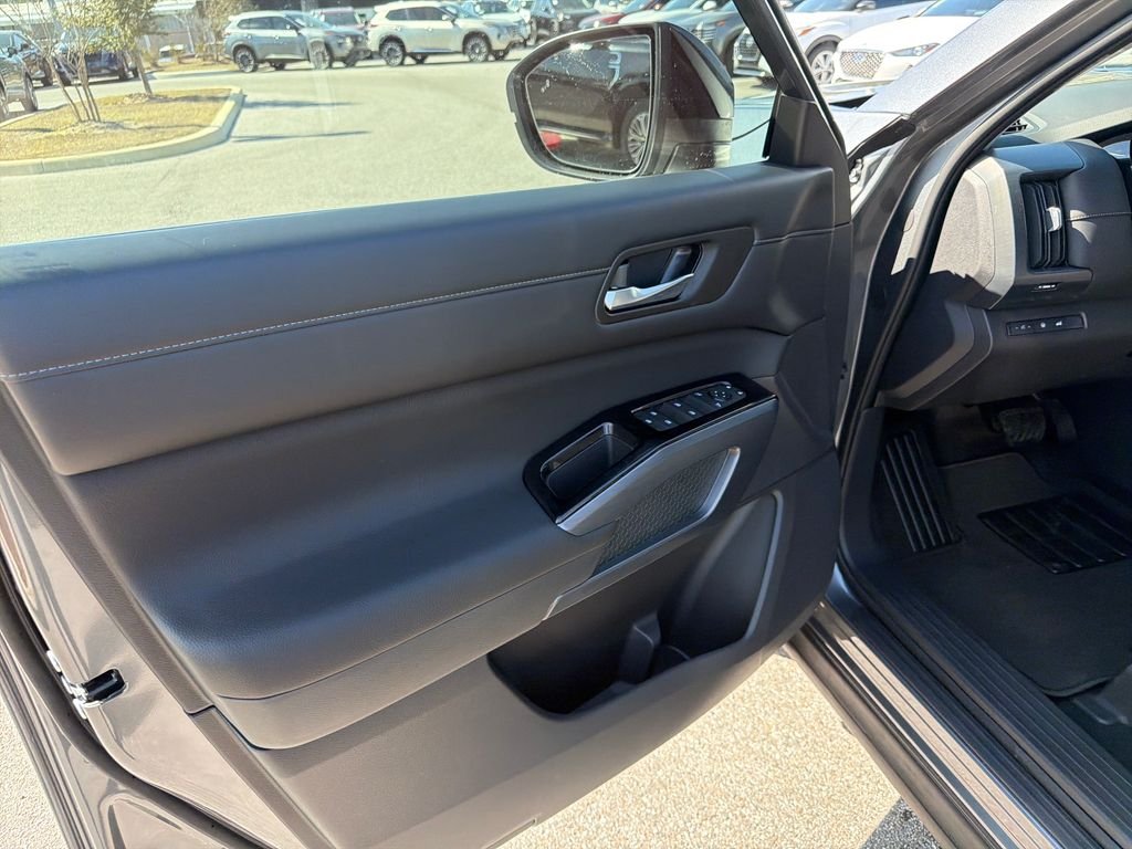 New 2026 Nissan Pathfinder SL 4D Sport Utility