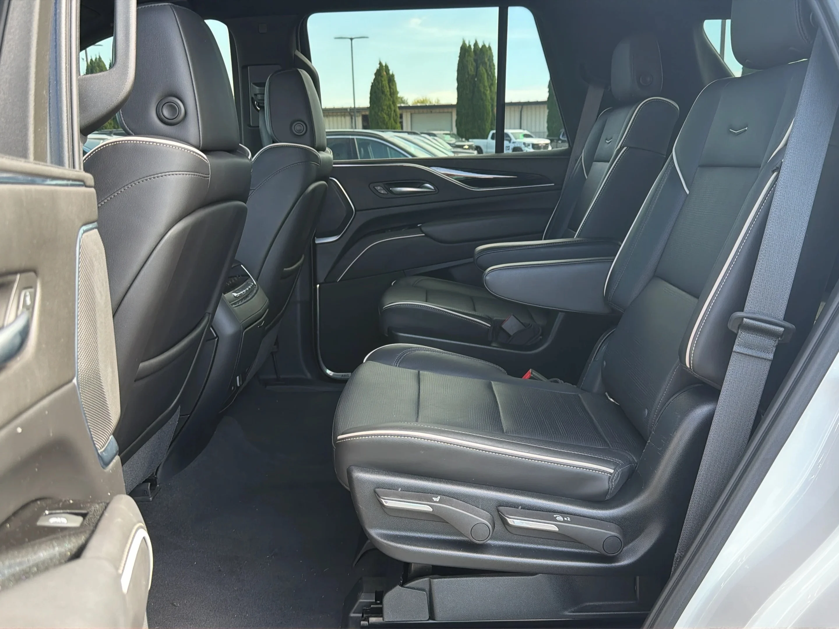 Used 2021 Crystal White Tricoat Cadillac Sport image 13
