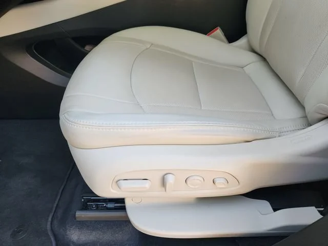 Used 2023 White Frost Tricoat Buick Premium image 27