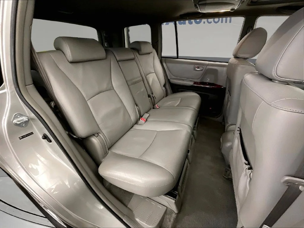 Used 2006 Silver Toyota Limited image 32