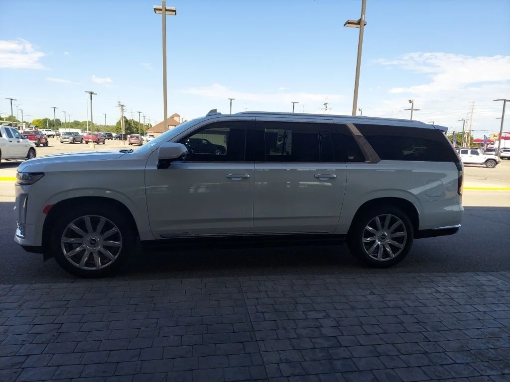 Used 2021 White Cadillac Premium Luxury Platinum image 4