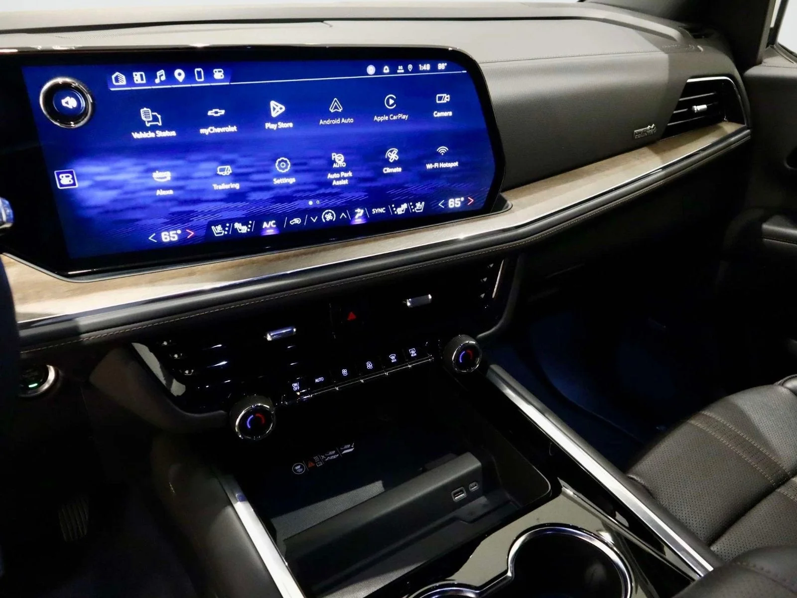 Used 2025 Iridescent Pearl Tricoat Chevrolet High Country image 31