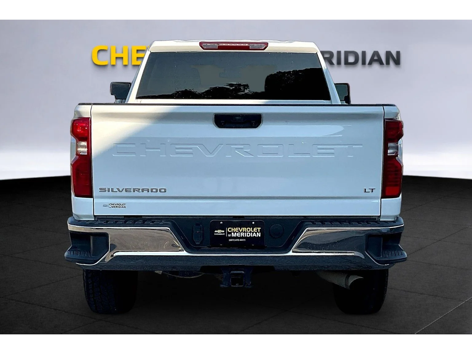 Used 2025 Summit White Chevrolet LT image 4
