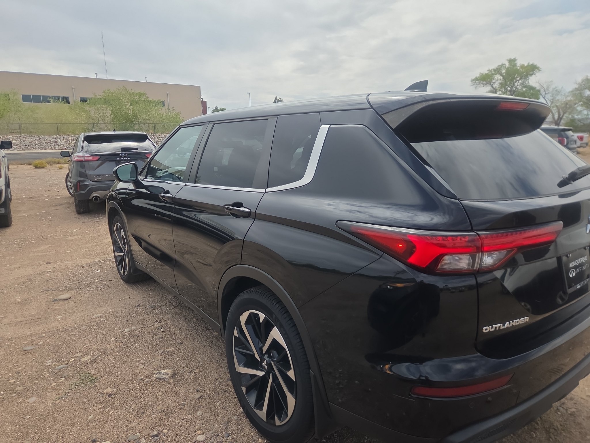 Used 2022 Labrador Black Pearl Mitsubishi ES image 7