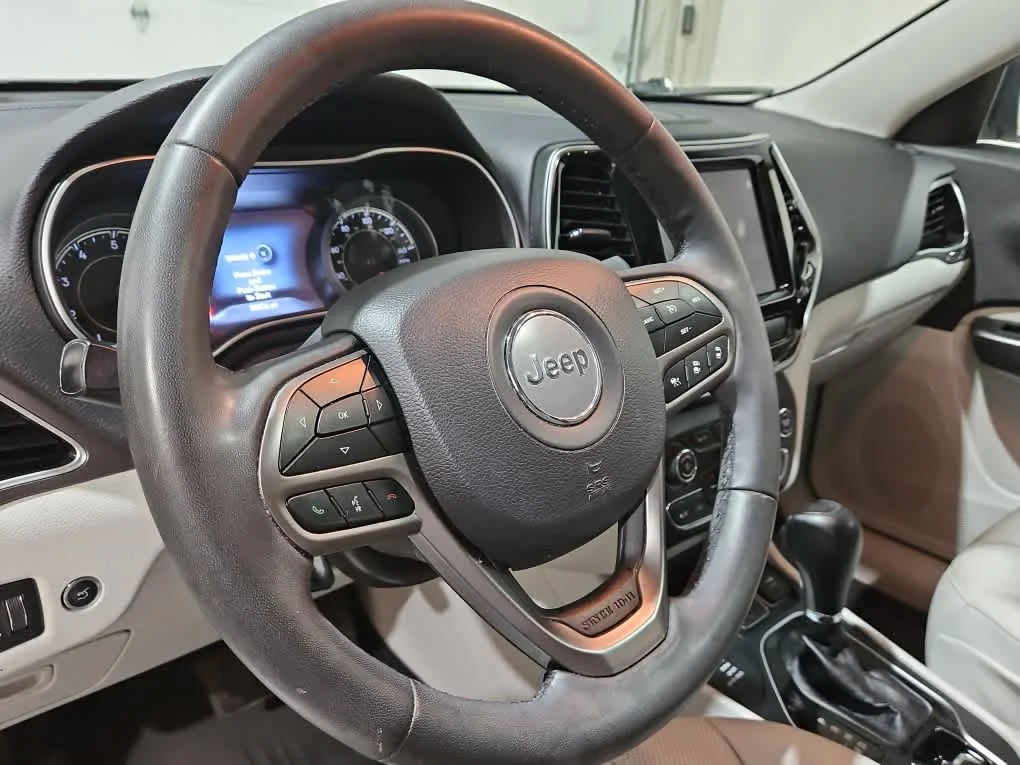 Used 2022 Bright White Clearcoat Jeep Limited image 15