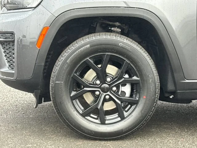 New 2026 Baltic Gray Metallic Clear-Coat Exterior Paint Jeep Laredo Altitude image 7