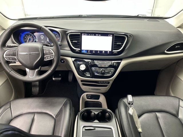 Used 2024 Silver Mist Clearcoat Chrysler Touring L image 4