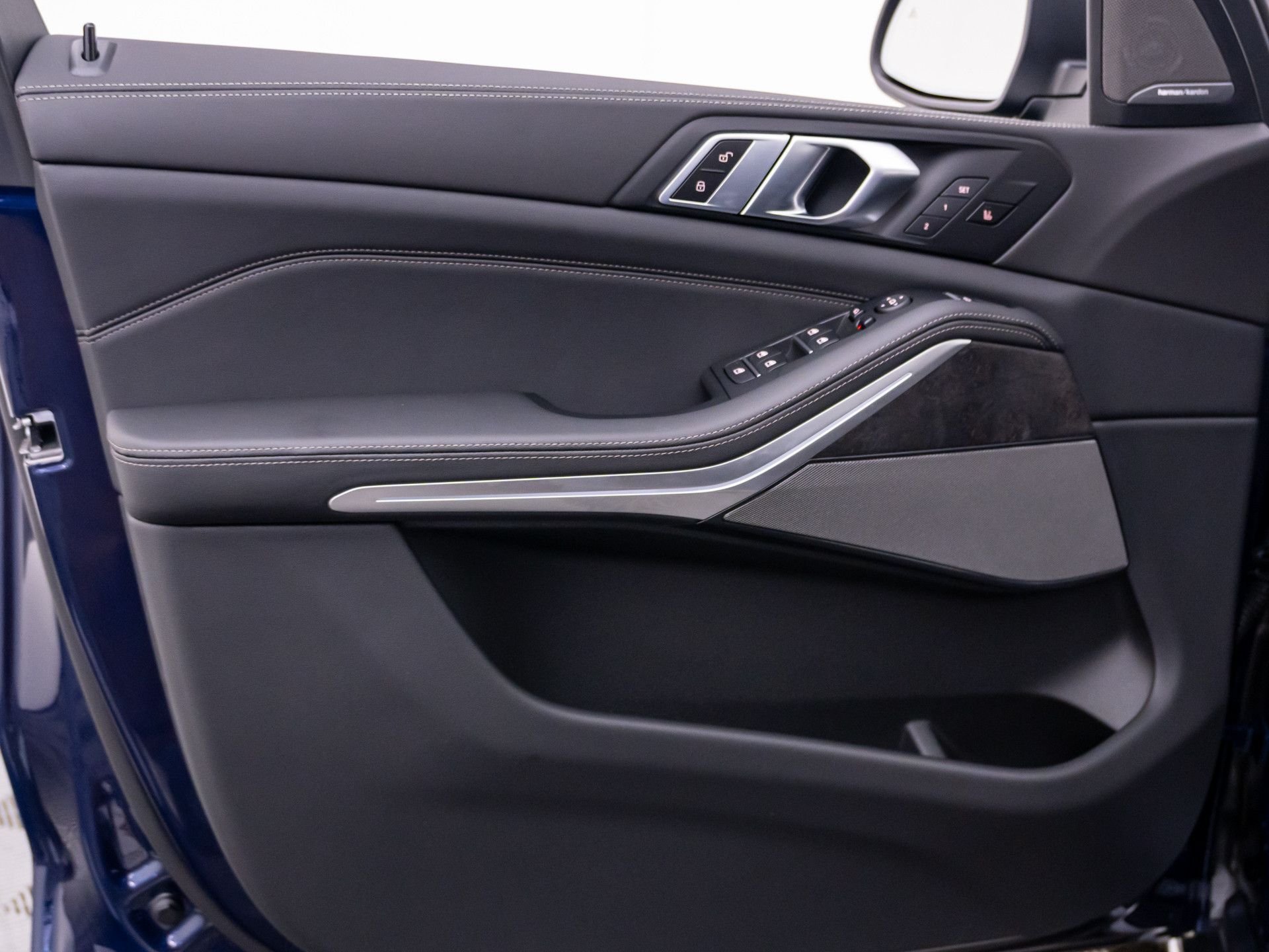 New 2026 Tanzanite Blue II Metallic BMW xDrive40i image 14