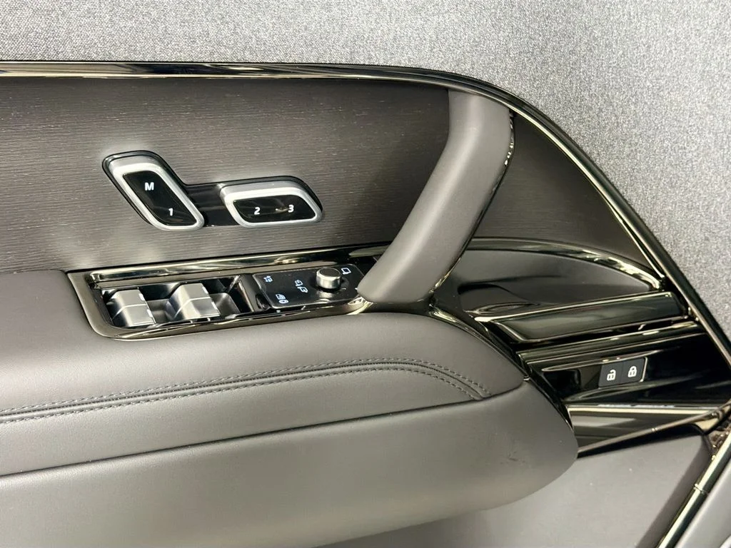 New 2026 Carpathian Grey Land Rover Dynamic SE image 18