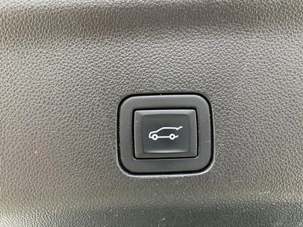 Used 2023 Summit White GMC 4WD AT4 image 21