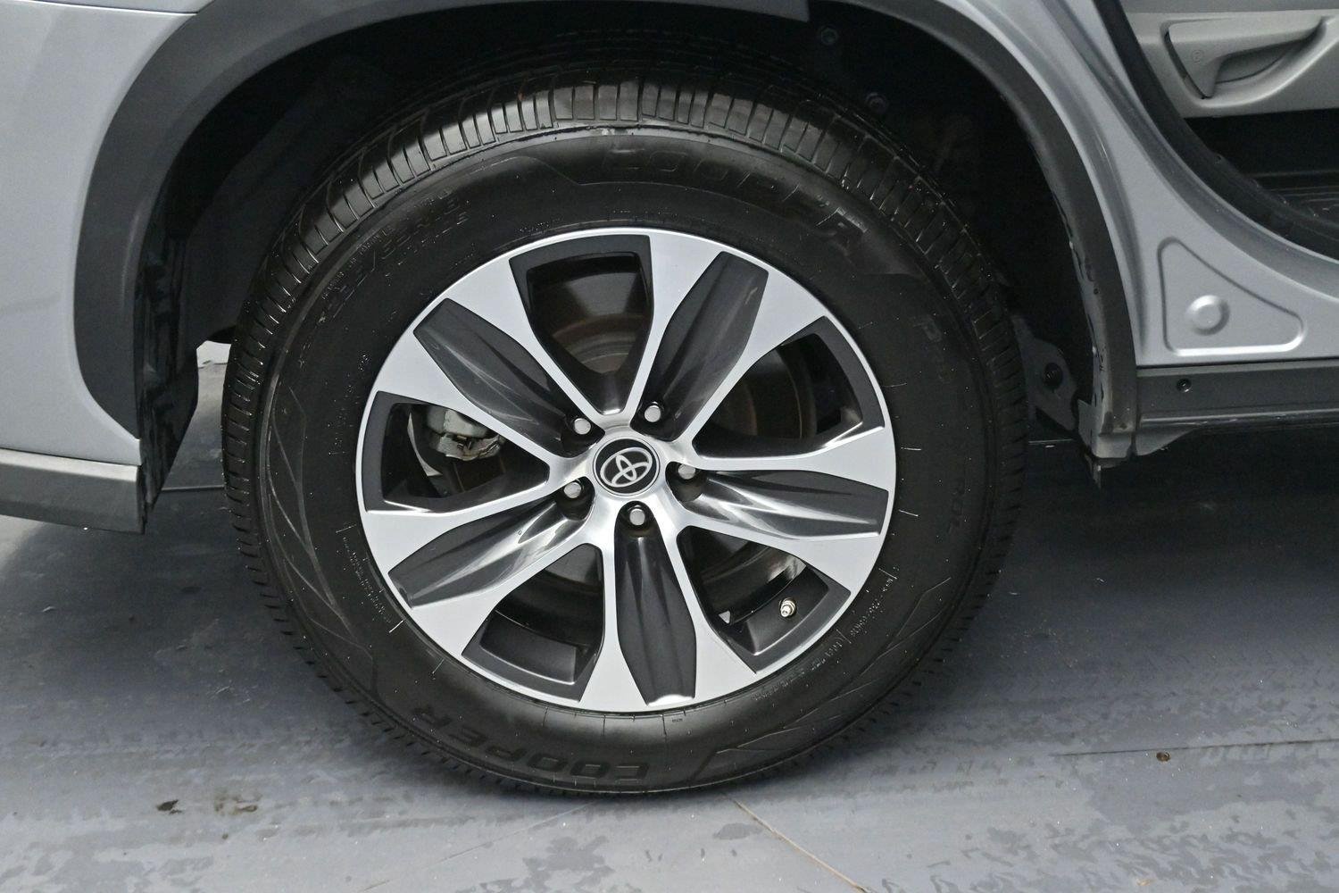 Used 2022 Celestial Silver Metallic Toyota XLE image 38