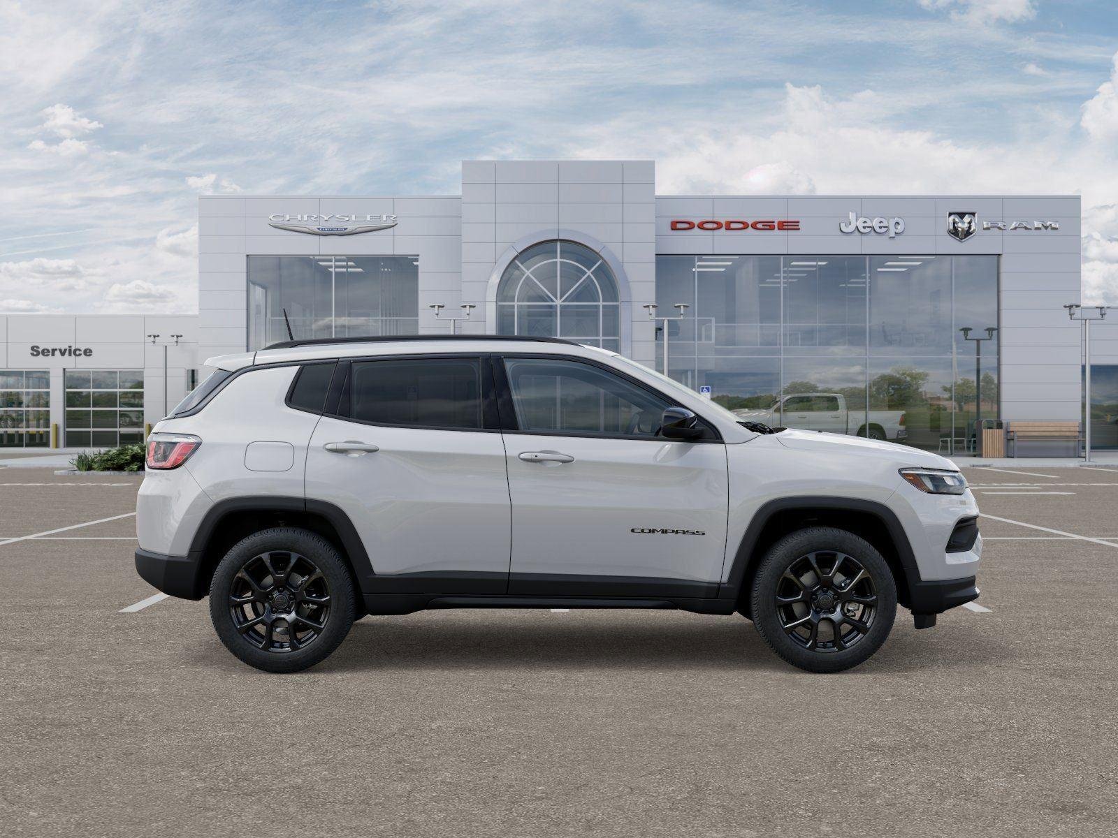 New 2026 Bright White Clear-Coat Exterior Paint Jeep Latitude Altitude image 21