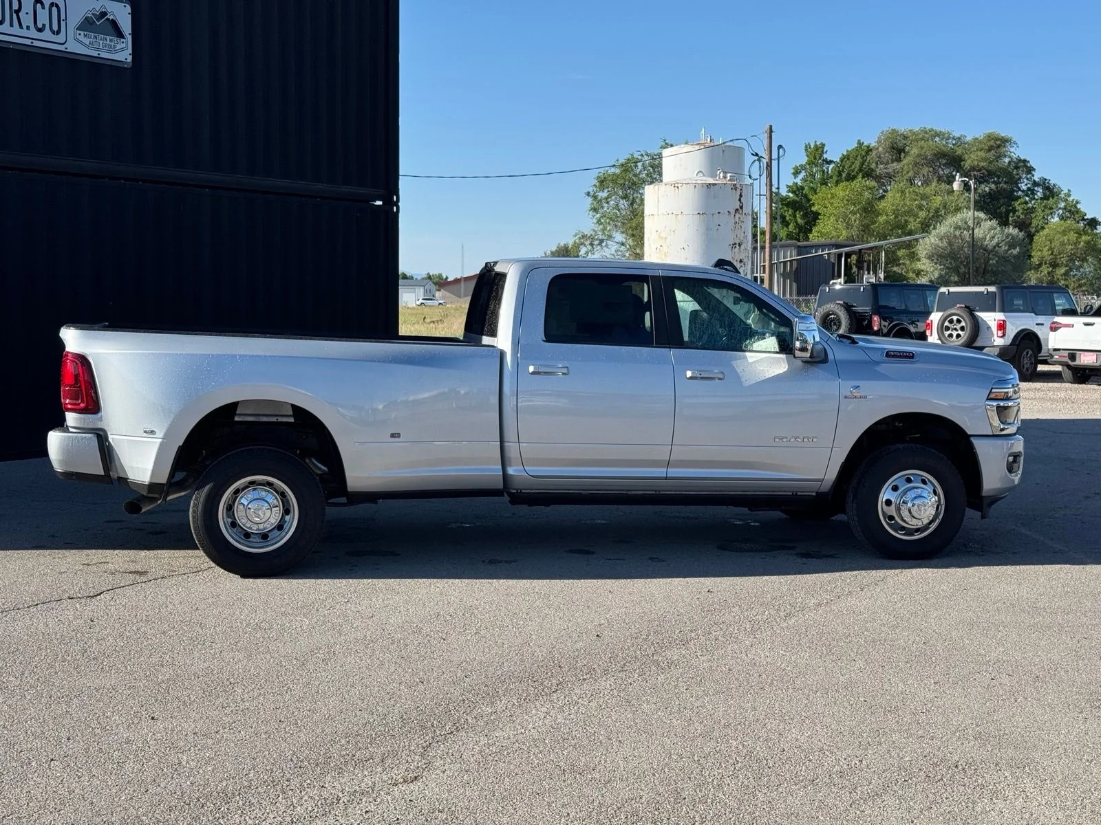 New 2026 Silver-Zynith Exterior Paint RAM Laramie image 6
