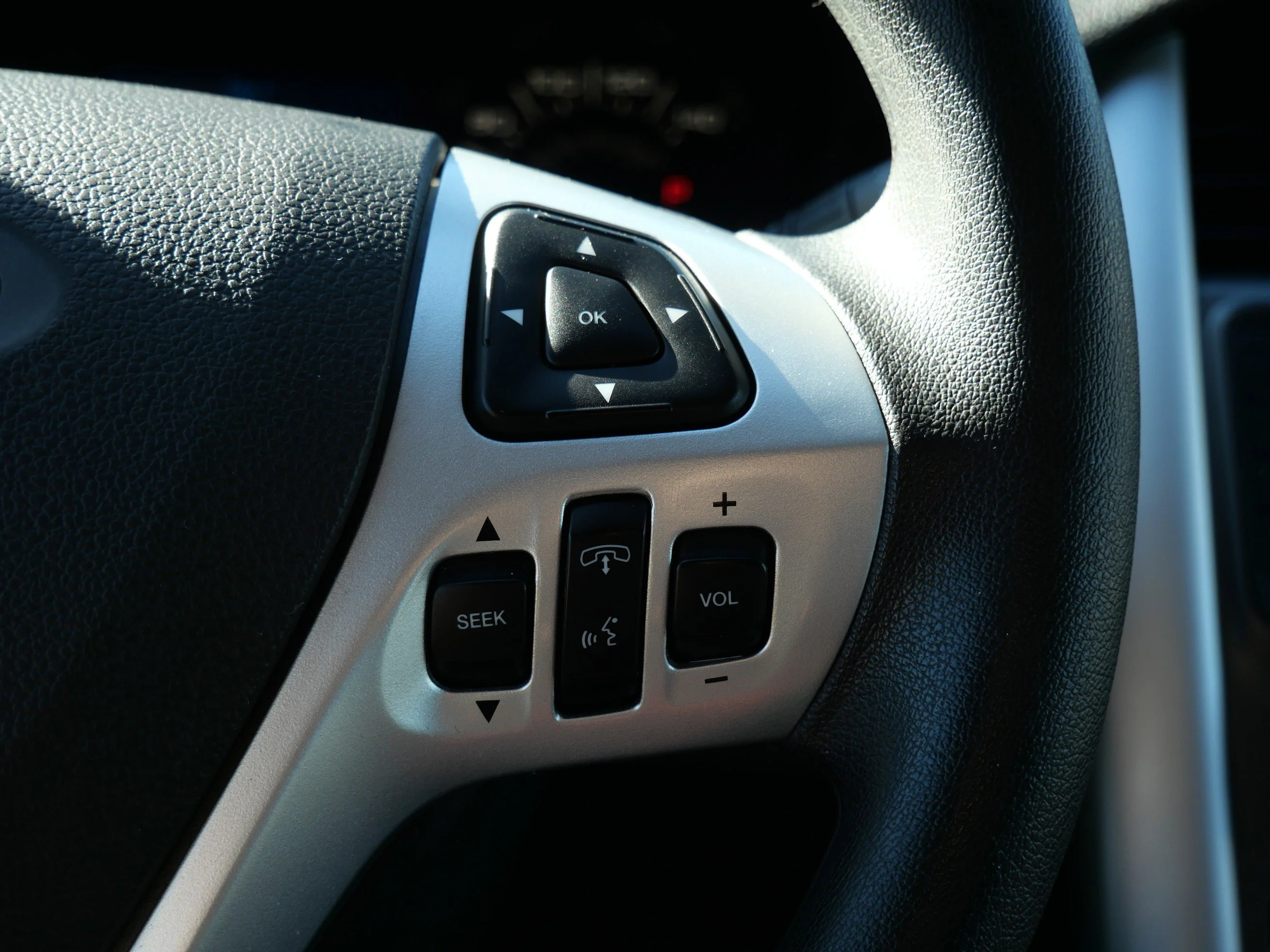 Used 2014 Ingot Silver Metallic Ford SE image 21