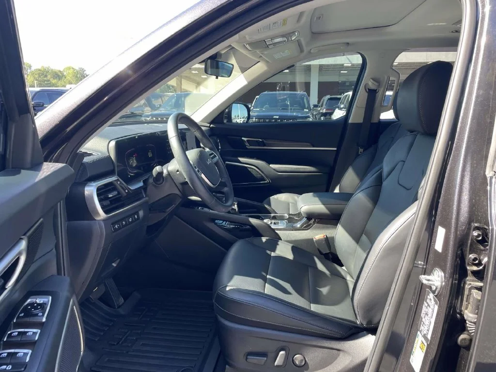 Used 2025  Kia S image 26