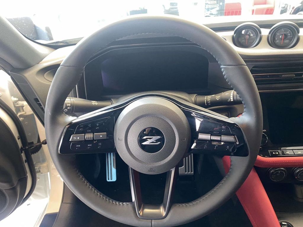 New 2026 Pearl White TriCoat / Super Black Two-tone Nissan Performance image 15