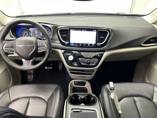 Used 2024 Silver Mist Clearcoat Chrysler Touring L image 4