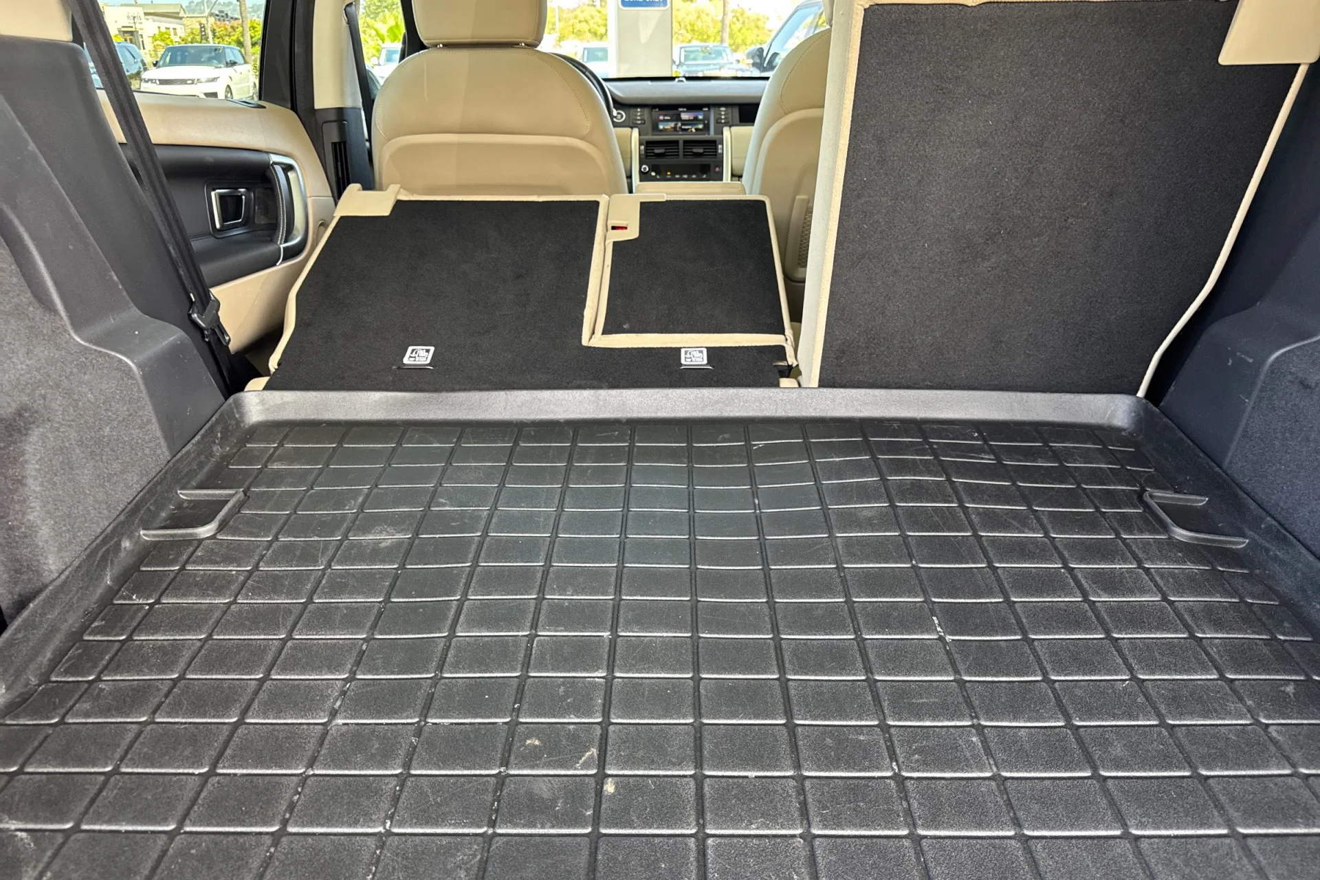Used 2019 Narvik Black Land Rover HSE image 17