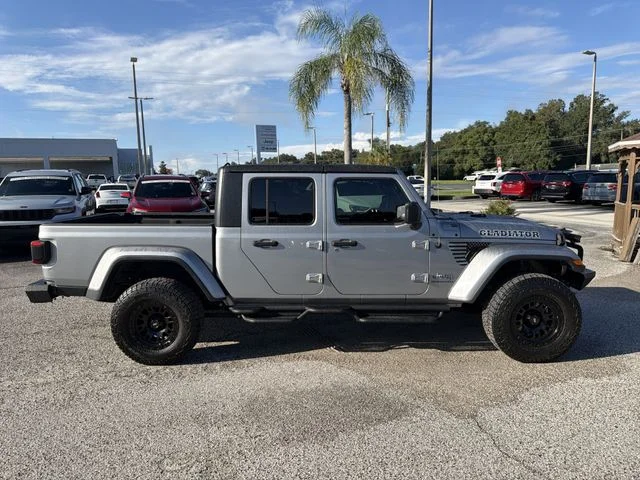 Used 2020 Silver Jeep Altitude image 3