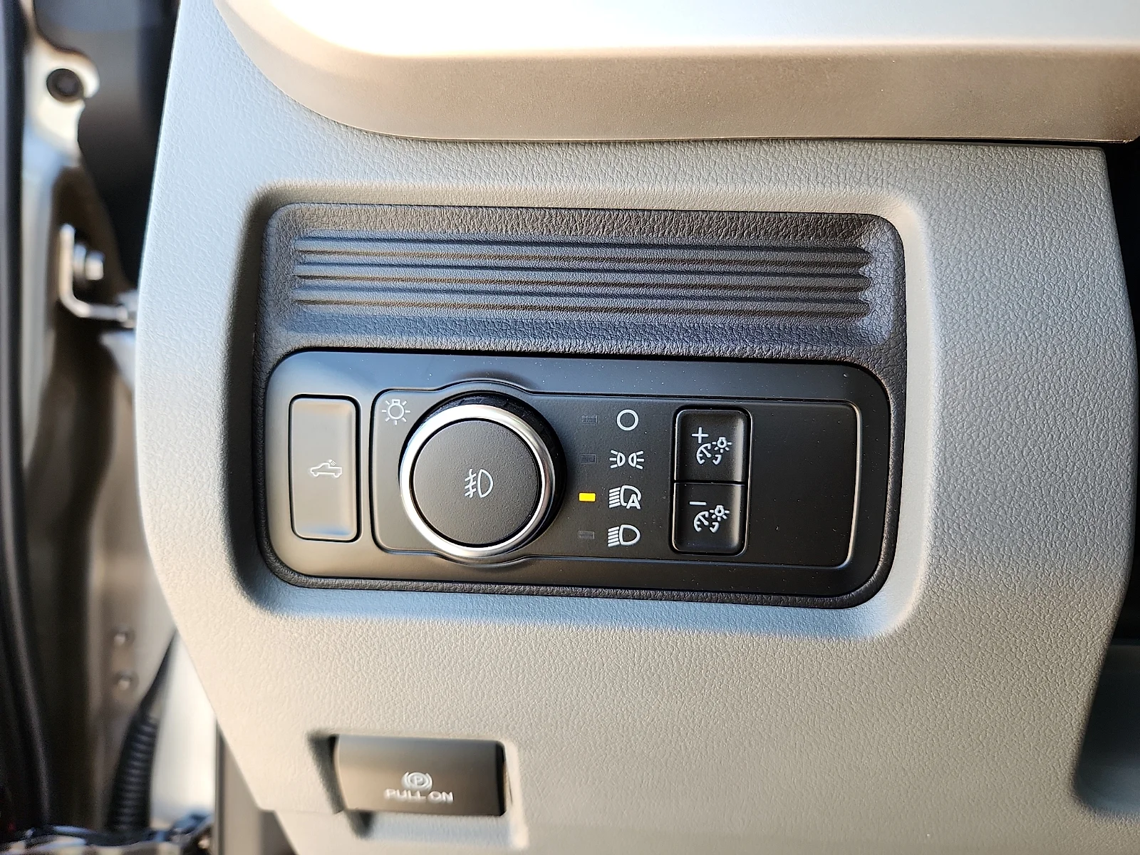 New 2027 Iconic Silver Metallic Ford XLT image 19