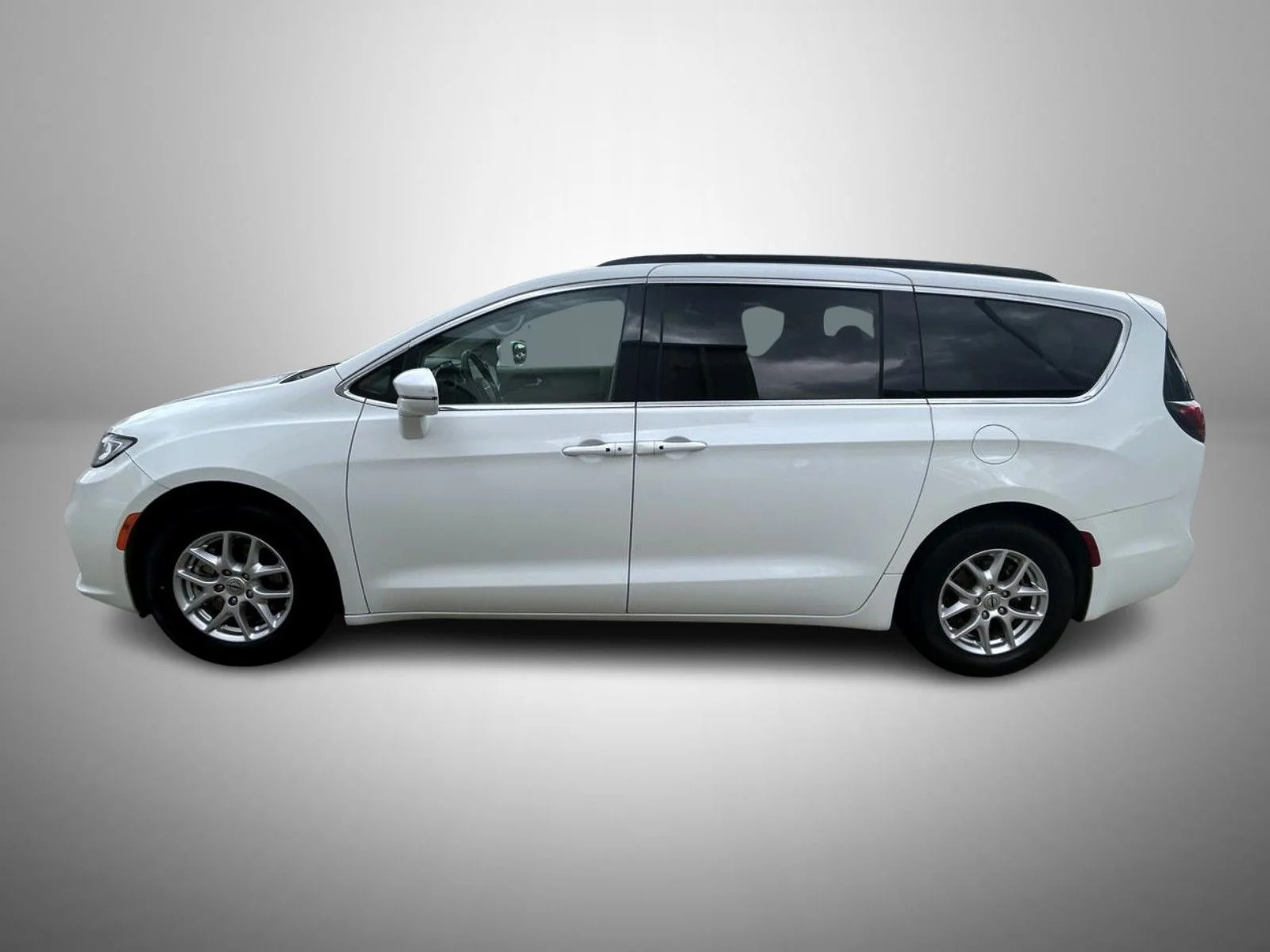 Used 2022 White Chrysler Touring L image 8