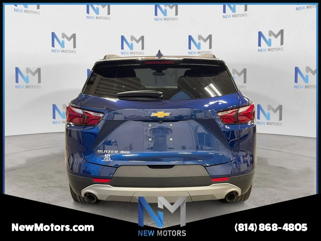 Used 2022 Blue Chevrolet LT image 4