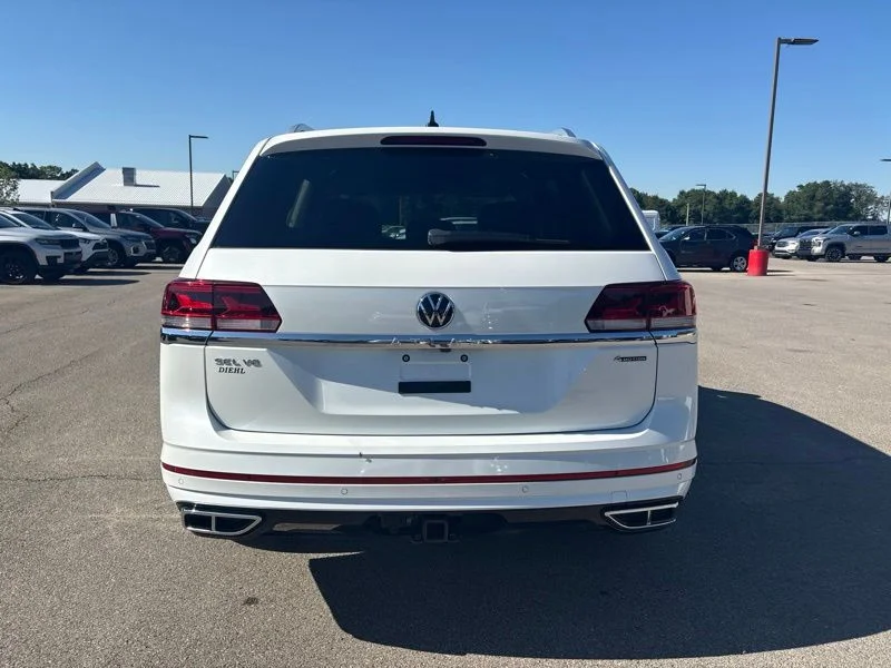Used 2023  Volkswagen 3.6L V6 SEL Premium R-Line image 4