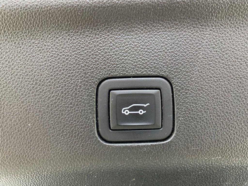 Used 2023 Summit White GMC 4WD AT4 image 21