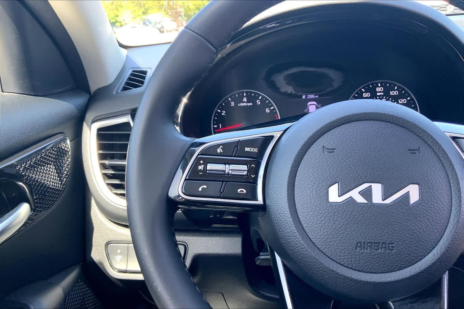 Used 2023 GRAY Kia EX image 22