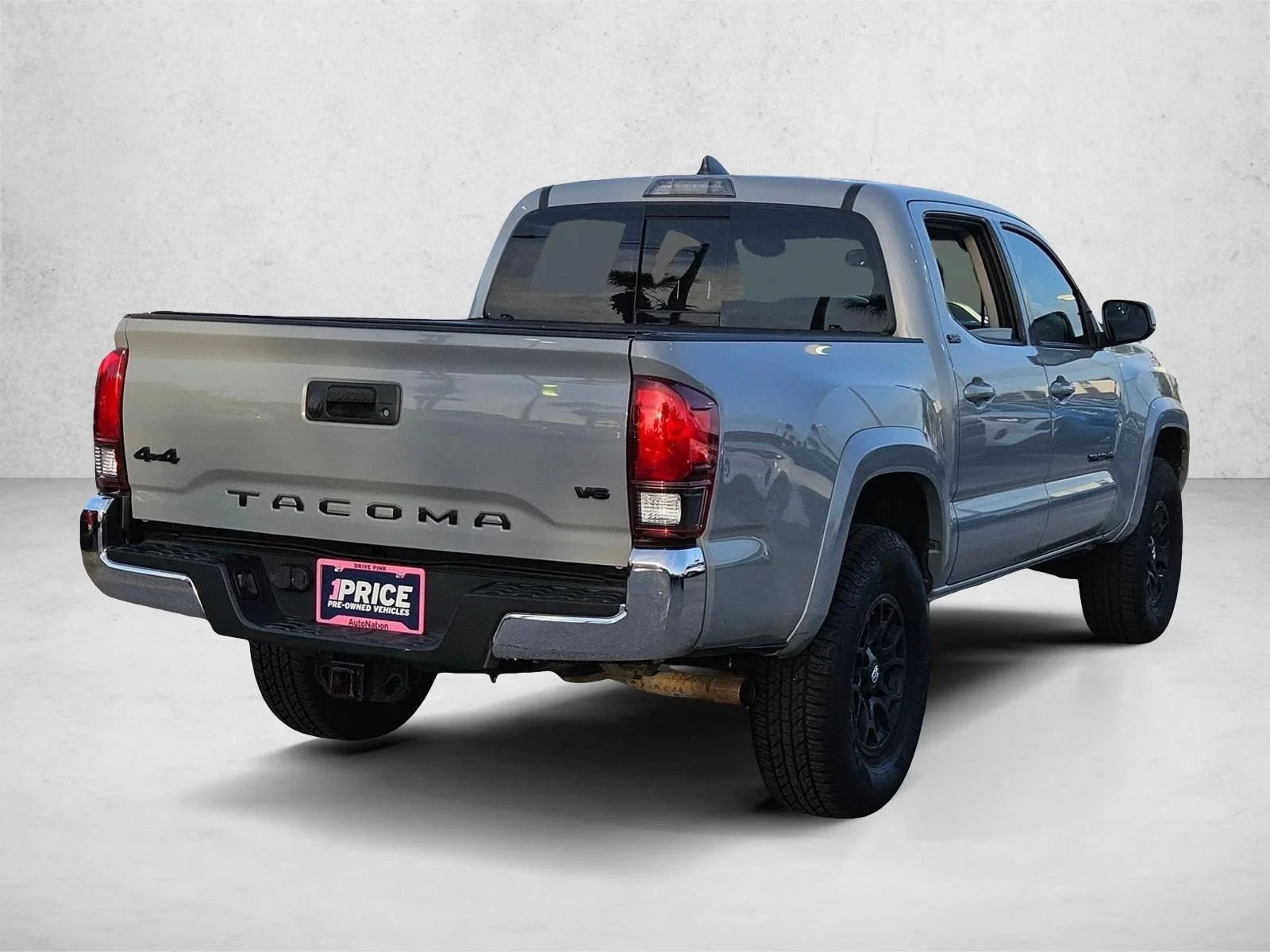 Used 2020 Cement Toyota SR5 image 4