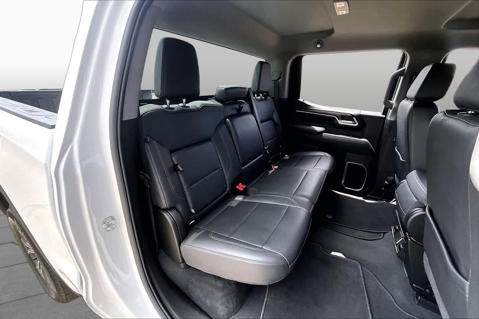 Used 2025 Summit White GMC SLT image 20