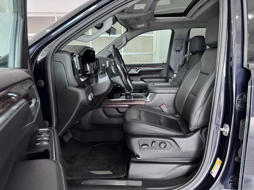 Used 2022 Titanium Rush Metallic GMC Elevation image 13