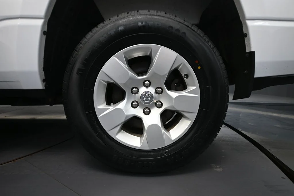 Used 2021 White Ram Big Horn/Lone Star image 16
