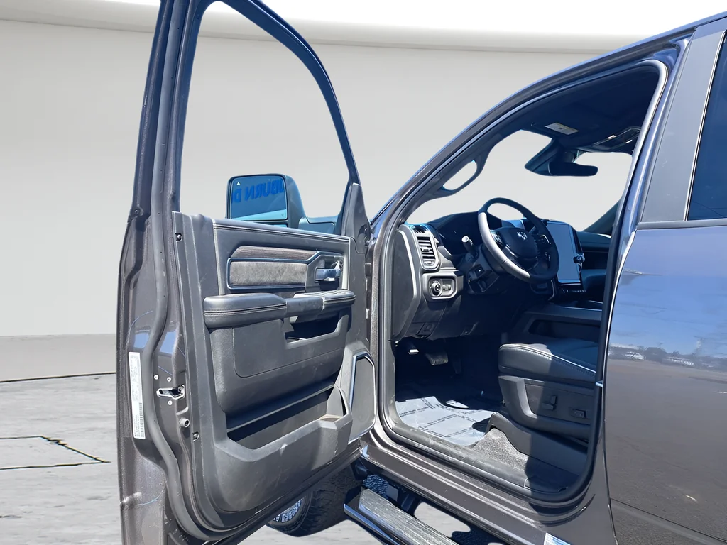 New 2026 Granite Crystal Metallic Clear-Coat Exterior Paint RAM Laramie image 9
