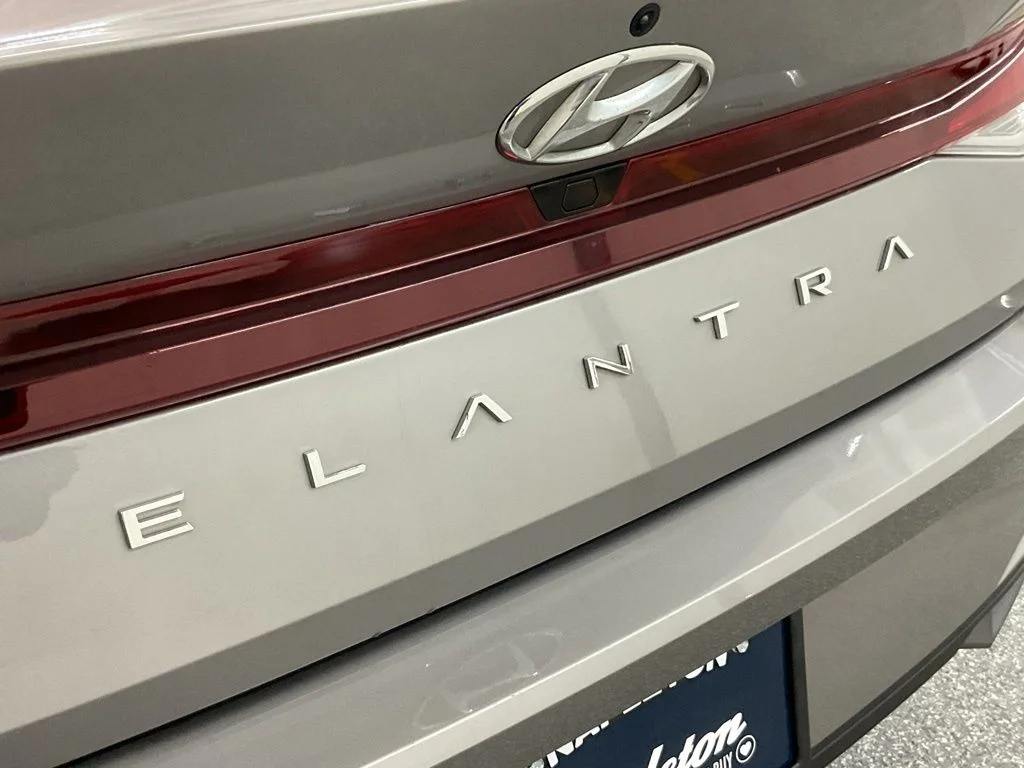 Used 2023 Fluid Metal Hyundai SEL image 22