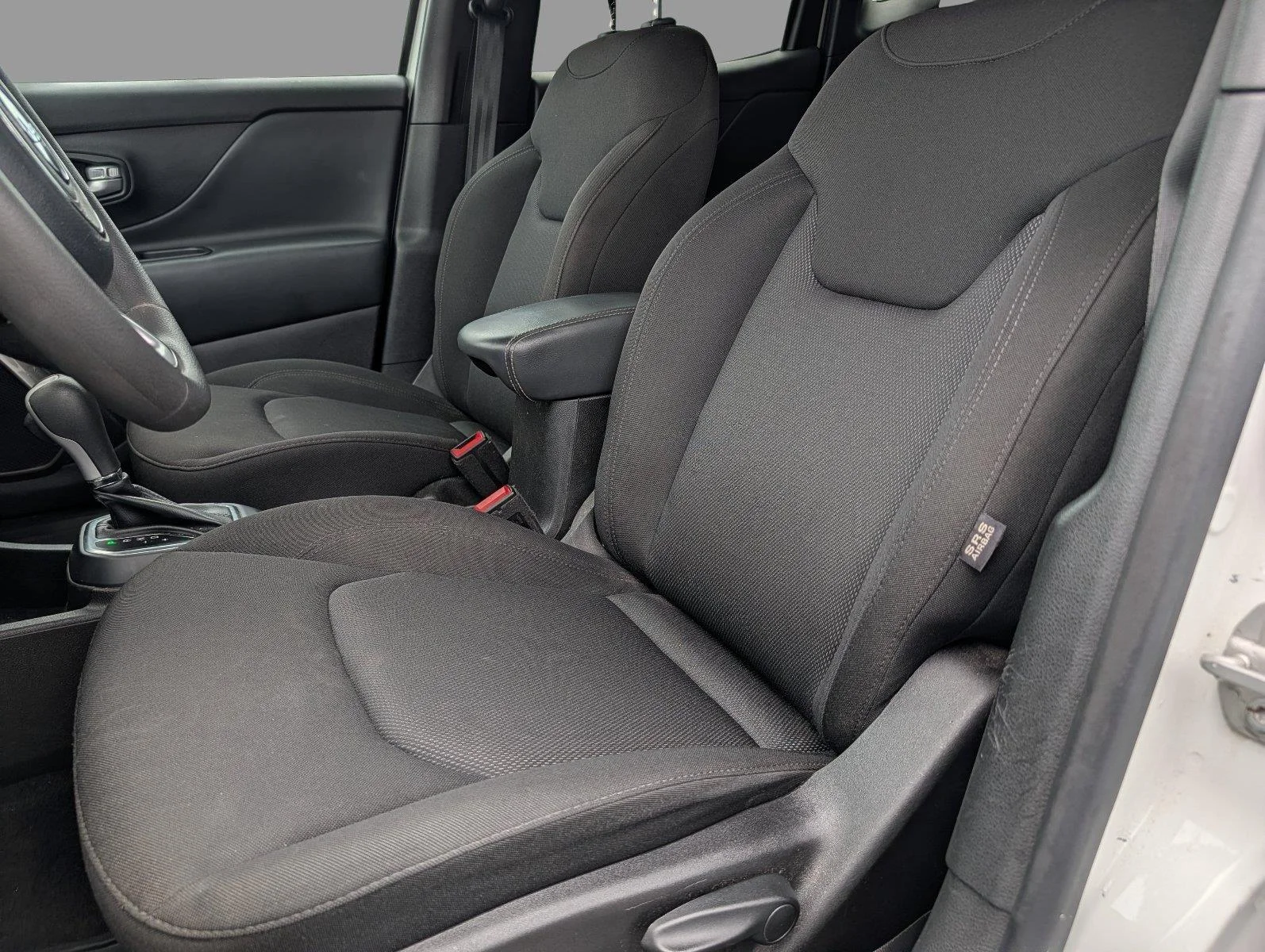 Used 2023 Alpine White Clearcoat Jeep Latitude image 10