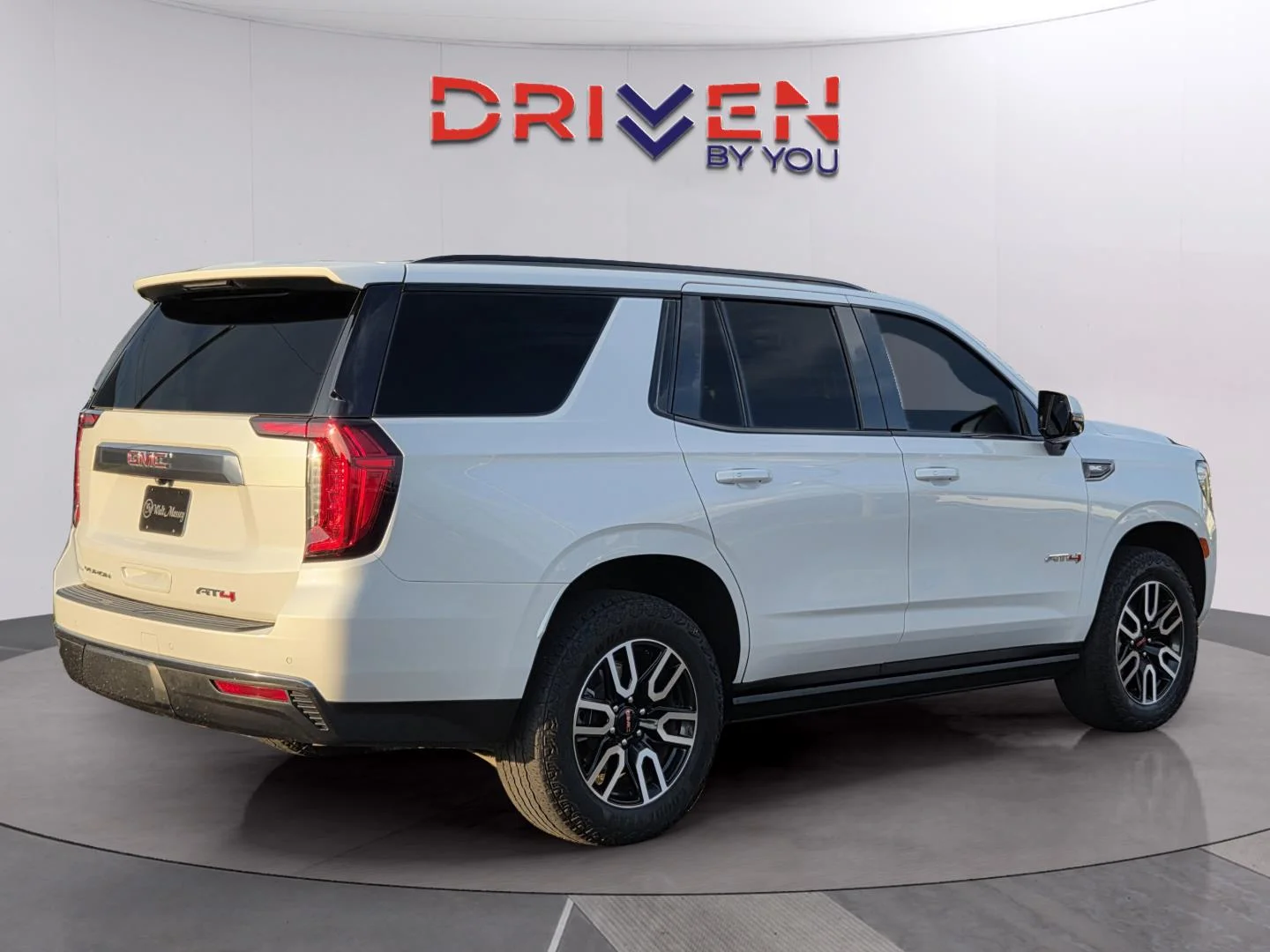 Used 2024 White Frost Tricoat GMC AT4 image 5